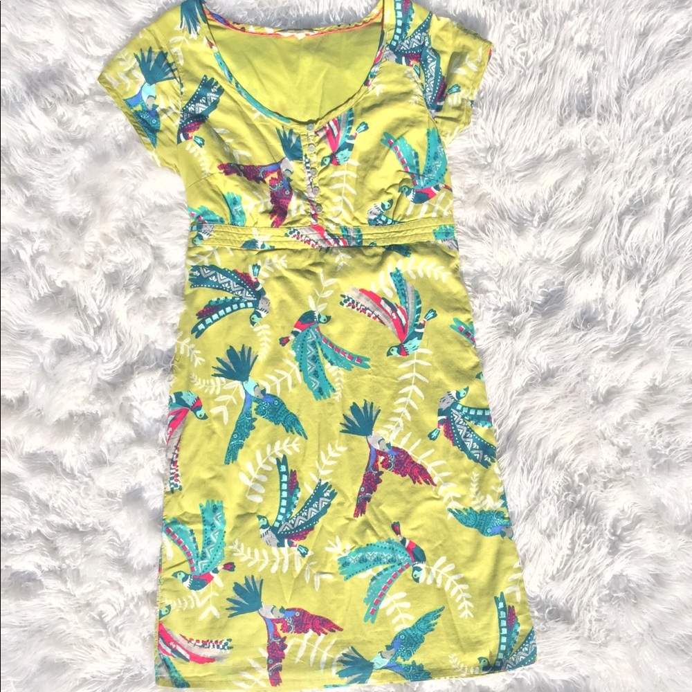 〰️white stuff〰️ parrot print dress